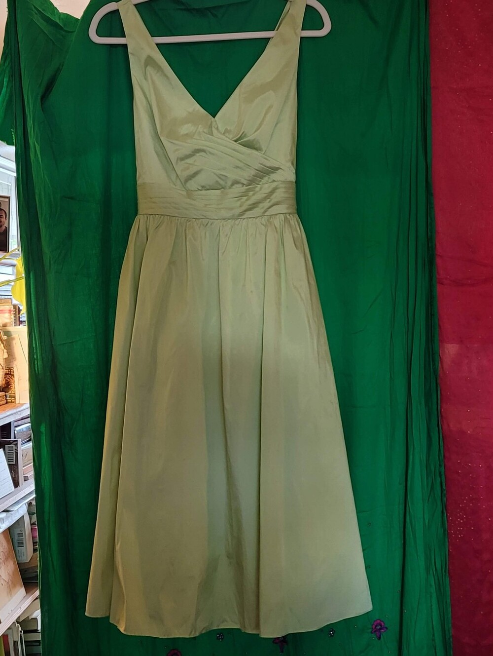 Elegant Apple Green V-Neck Taffeta Dress with Tie Waist - Picture 2 of 2